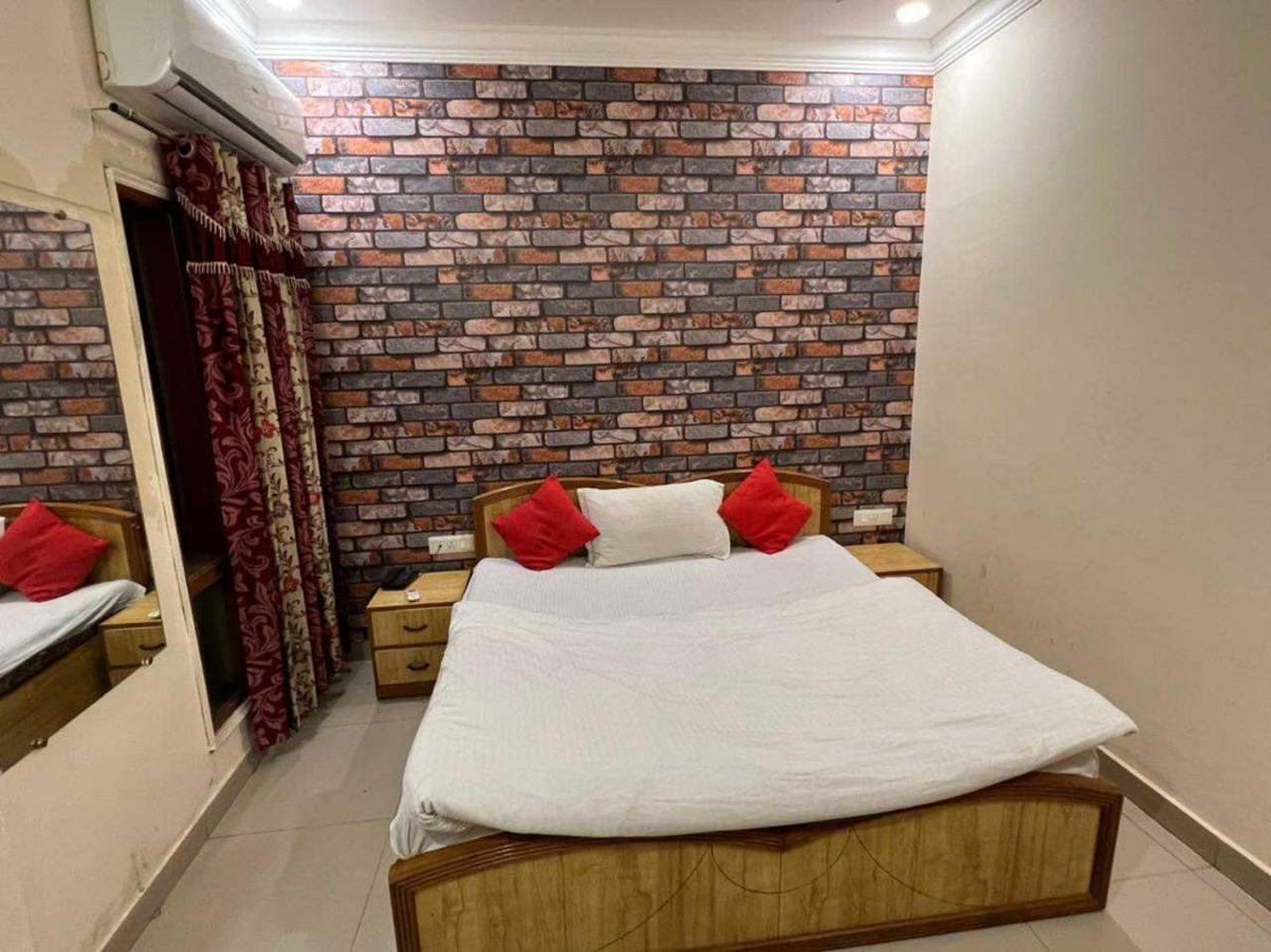 Hotel Anand Амритсар Екстериор снимка