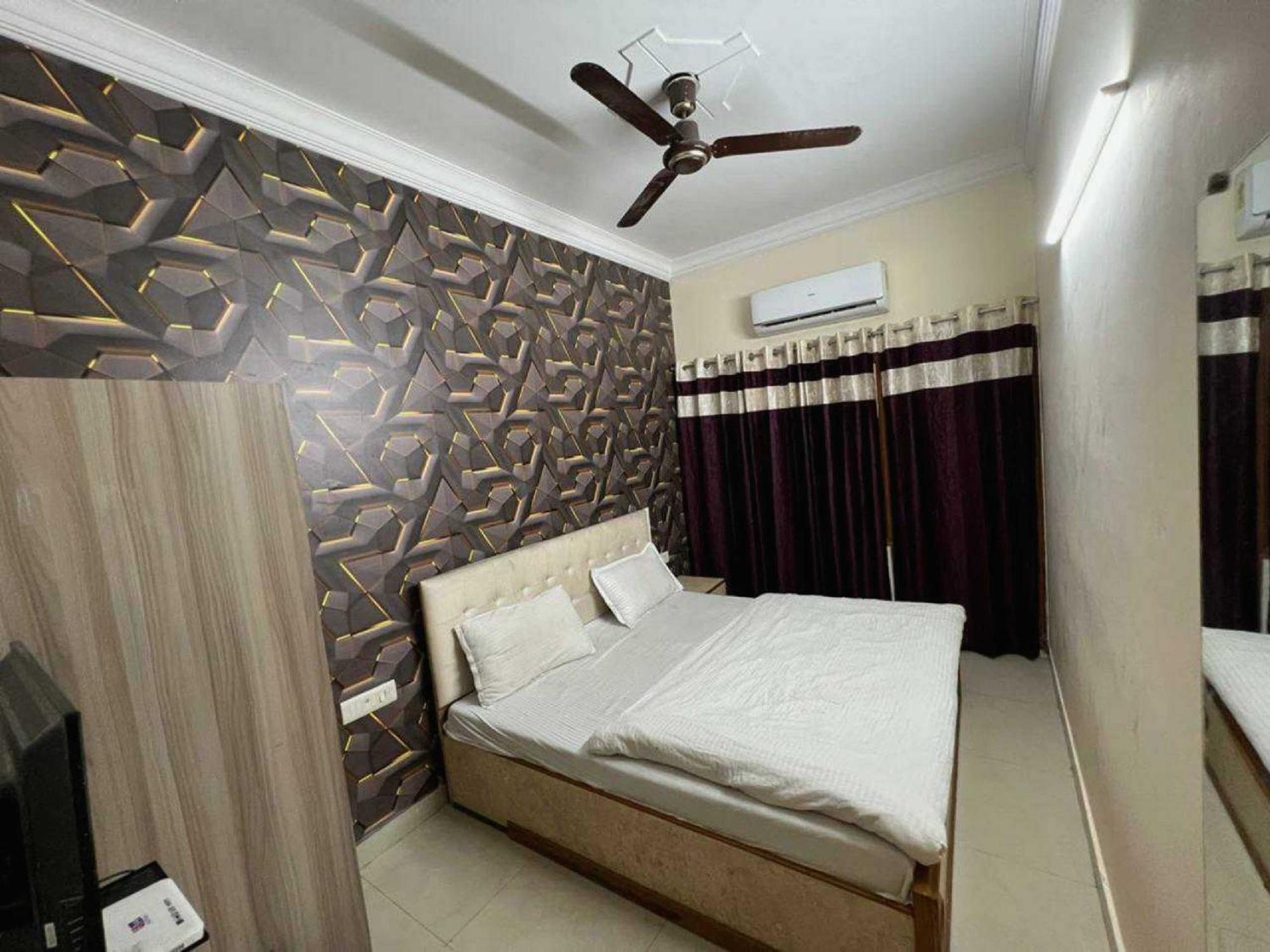 Hotel Anand Амритсар Екстериор снимка
