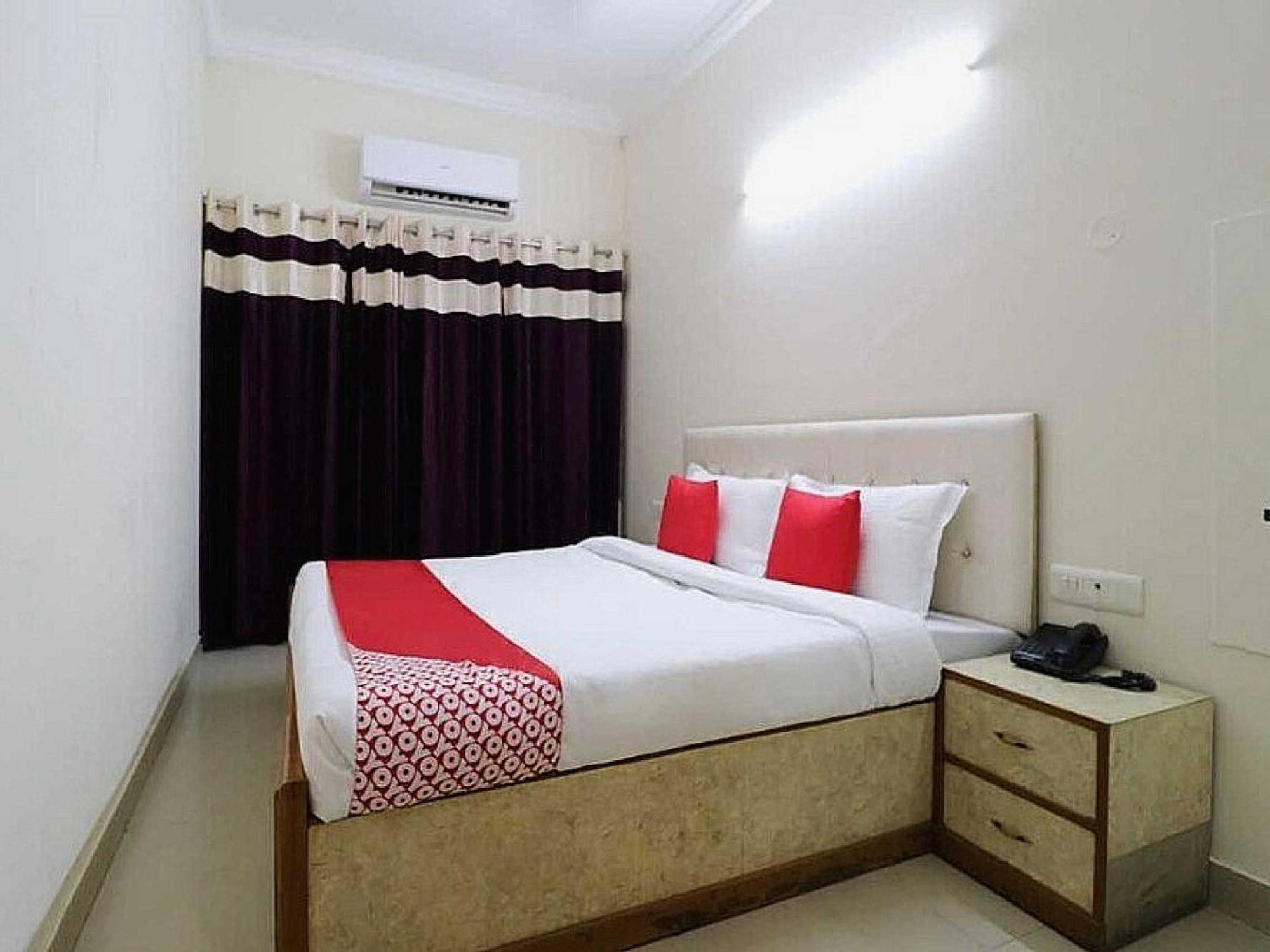 Hotel Anand Амритсар Екстериор снимка