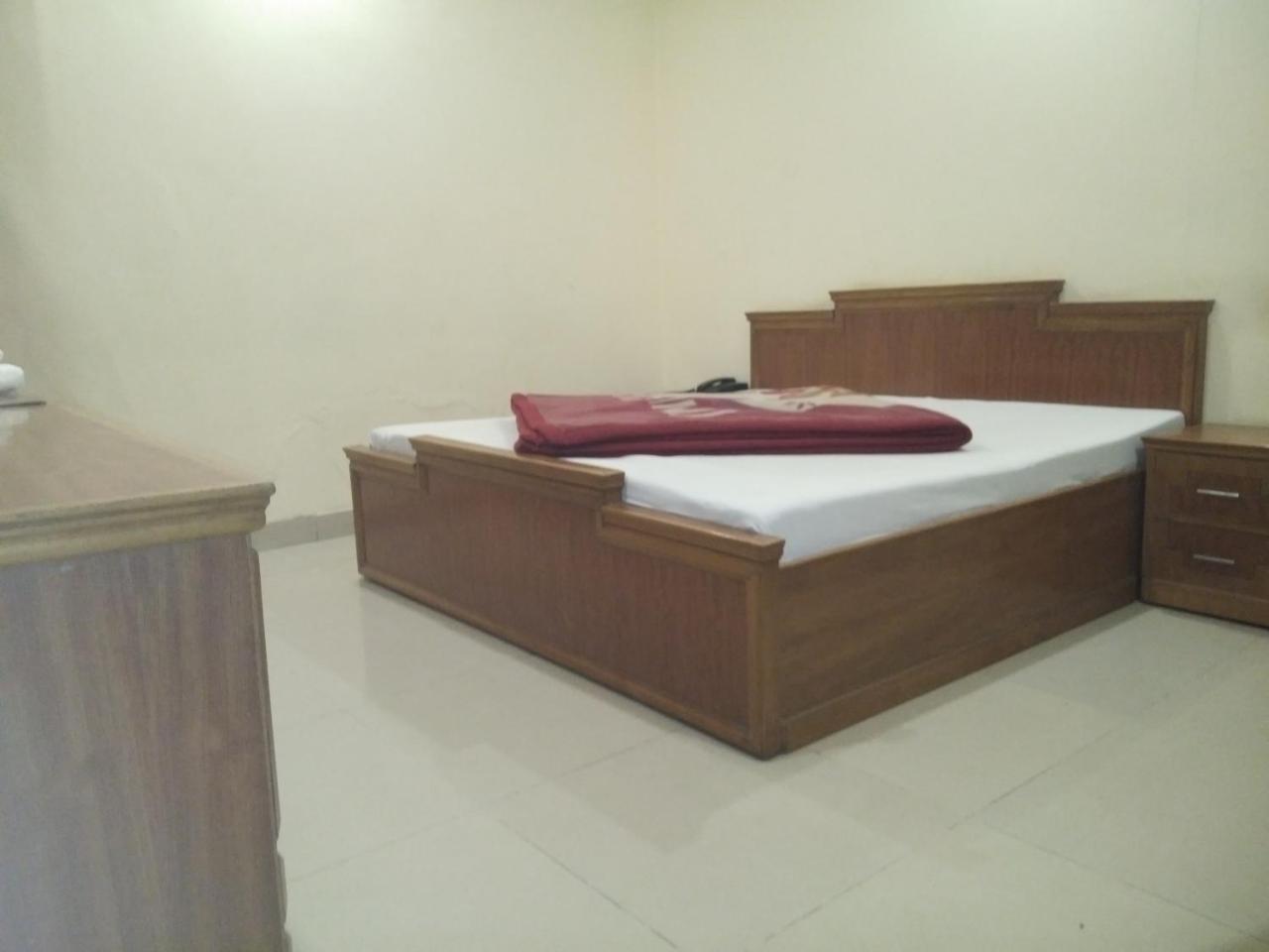 Hotel Anand Амритсар Екстериор снимка